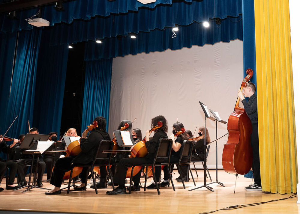 Lawrence Middle School proudly presents the Advanced Music Concert